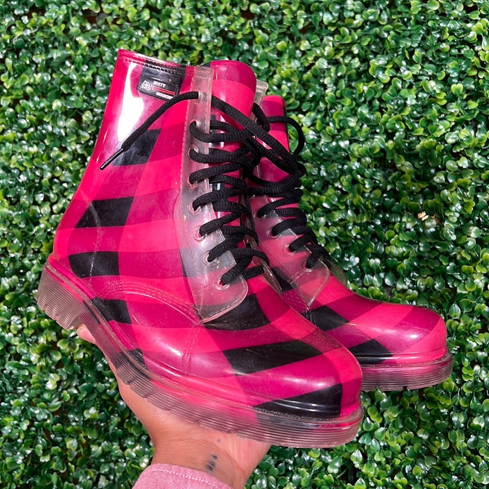 🦩 Misty mountain Pink Purple Black Rubber Doc Style Boot Size 40